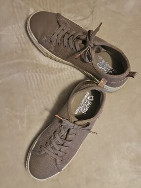 Skechers Womens Taupe Canvas Lace-Up Sneakers